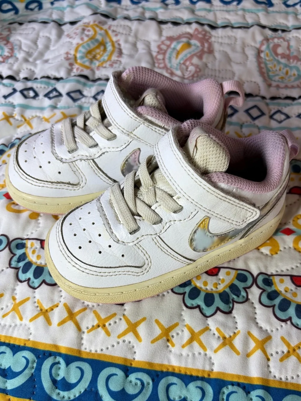 Nike Kids White and Pink Low-Top Sneakers